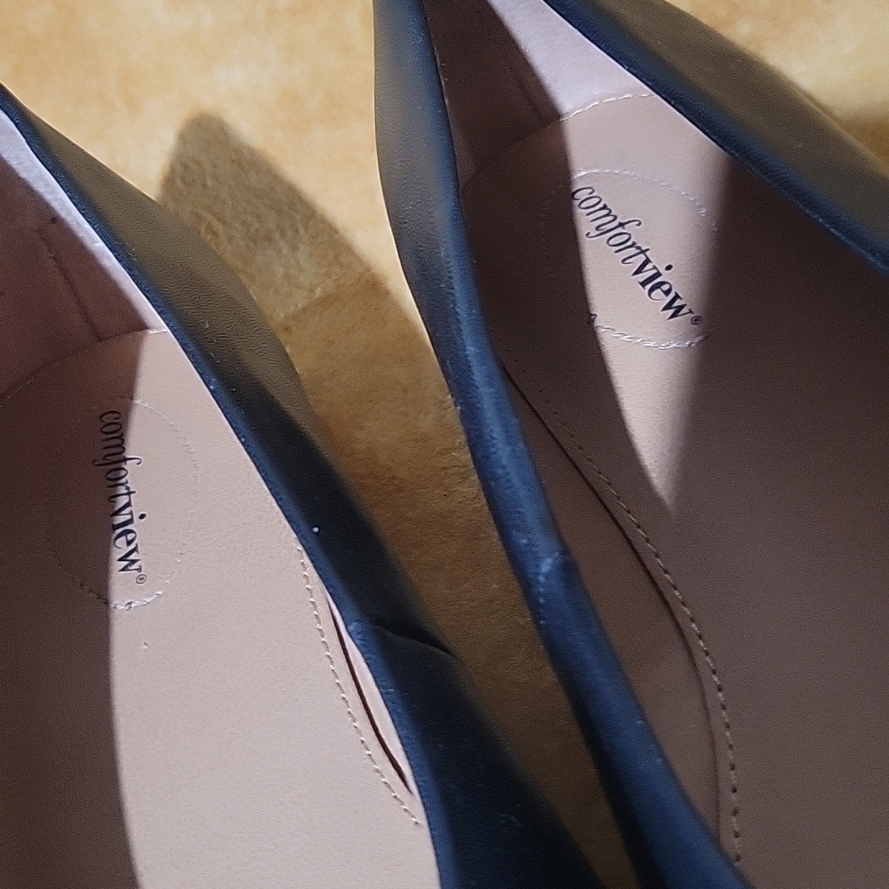 NWOT Comfortview Flats - Picture 6 of 9
